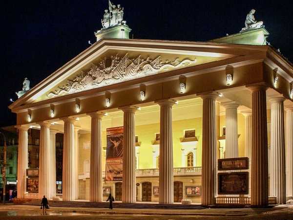 В этом году брянску драмтеатру по решению Александра Богомаза возведут пристройку