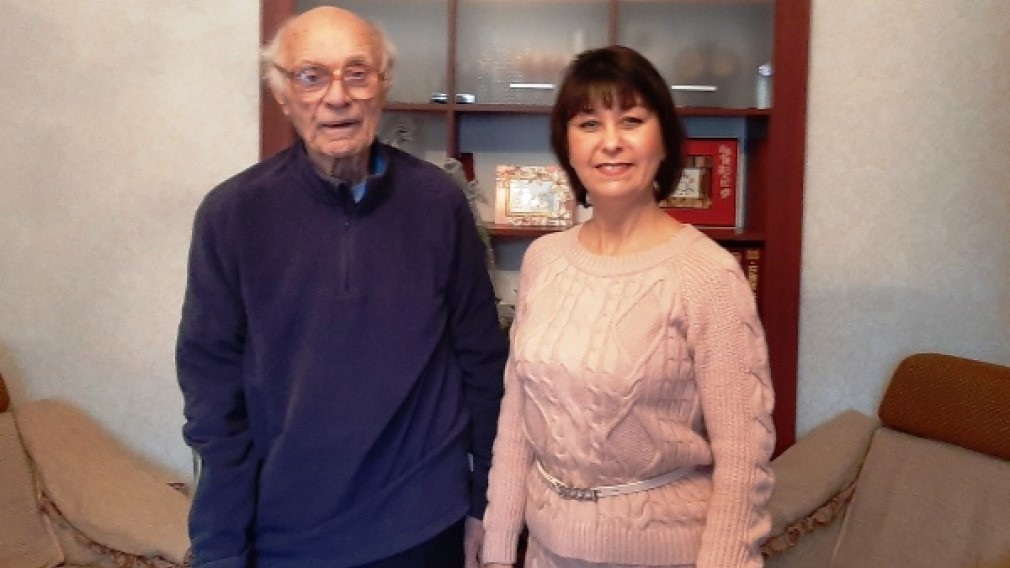 Брянский депутат поздравила с наступившим годом великой Победы ветерана Великой Отечественной войны