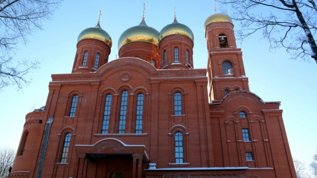 Сегодня в 23:30 на канале Брянская губерния состоится прямая трансляция Рождественского богослужения в новом соборе Клинцов