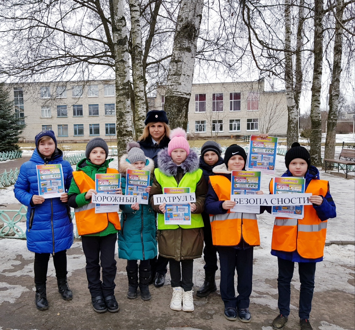 Школьный «Дорожный патруль безопасности»  о  безопасности  поведения на дорогах