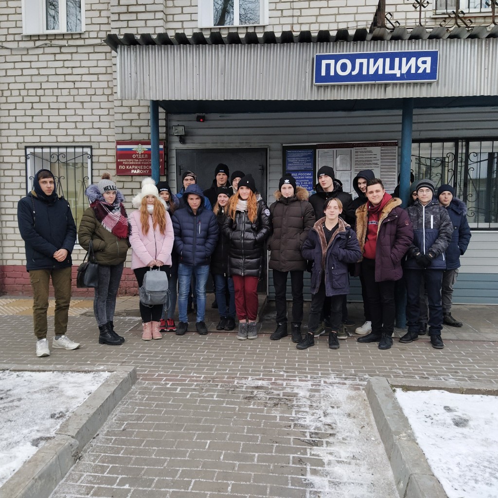 Студенческий десант в гостях у карачевских полицейских