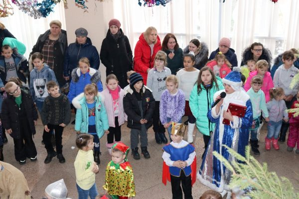 В Красной Горе Брянской области  проведена игровая программа «Новогодний хоровод ждали дети целый год».