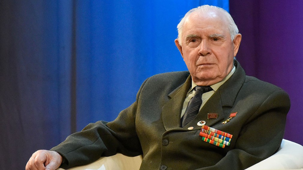 Губернатор Брянской области  поздравил Героя Советского Союза Ивана Кашина с днём рождения