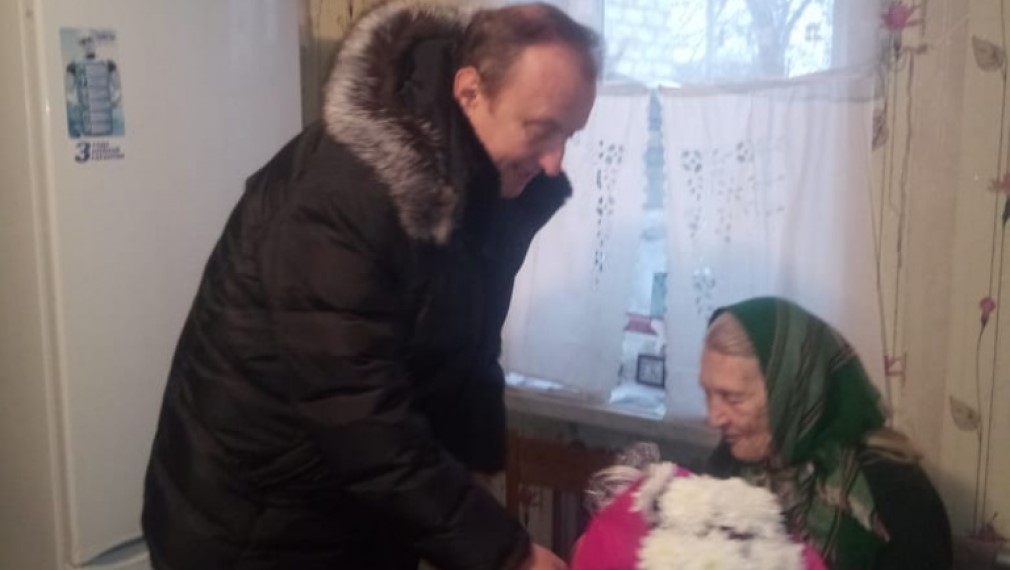 В Клинцах Брянской области  руководители города  поздравили юбиляров-долгожителей