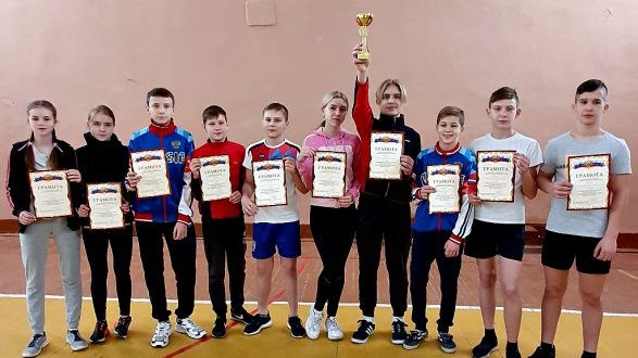 Лицеисты брянской Жуковки соревновались в «Веселых стартах»