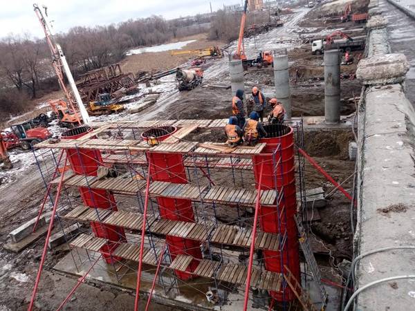 На пусковом комплексе брянского Литейного моста смонтировали 178 буронабивных свай