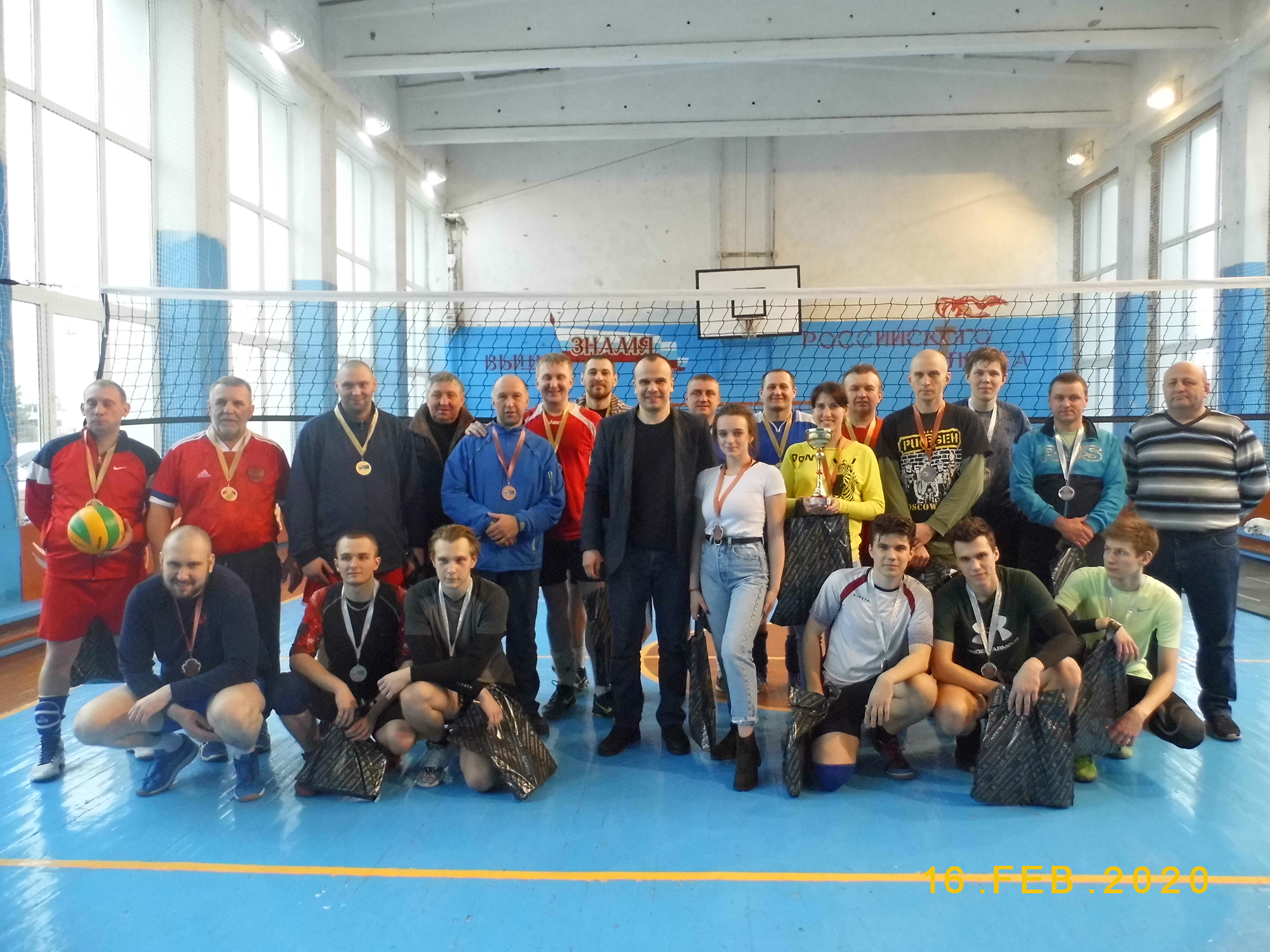 В Карачеве прошел турнир по волейболу ко Дню защитника Отечества