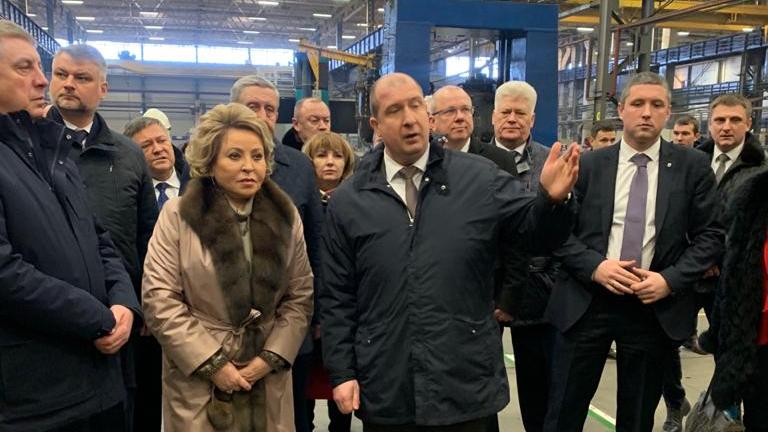 Спикера СовФеда познакомили с продукцией БМЗ для железных дорог