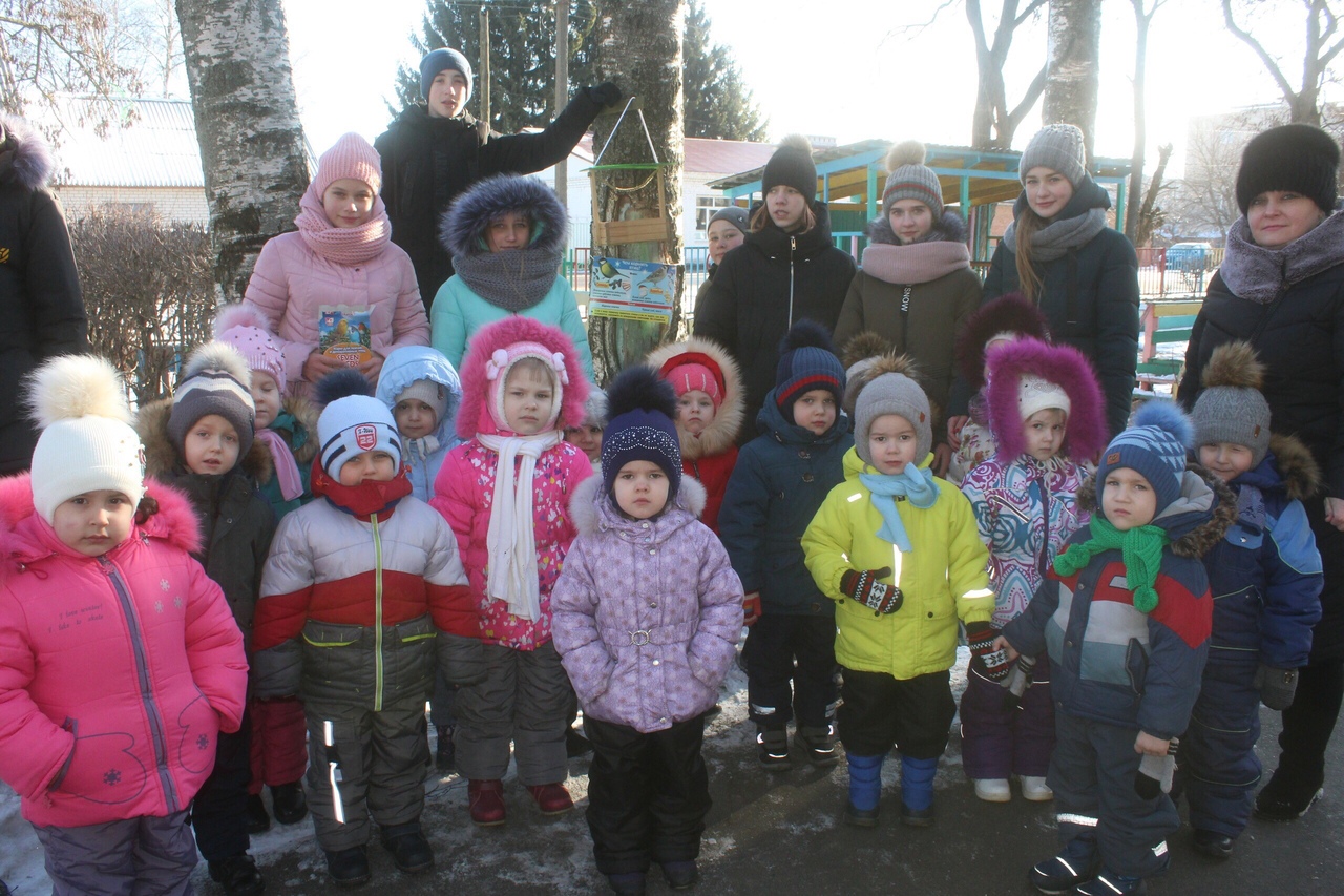 Карачевские школьники провели акцию «Кормушка для птиц»