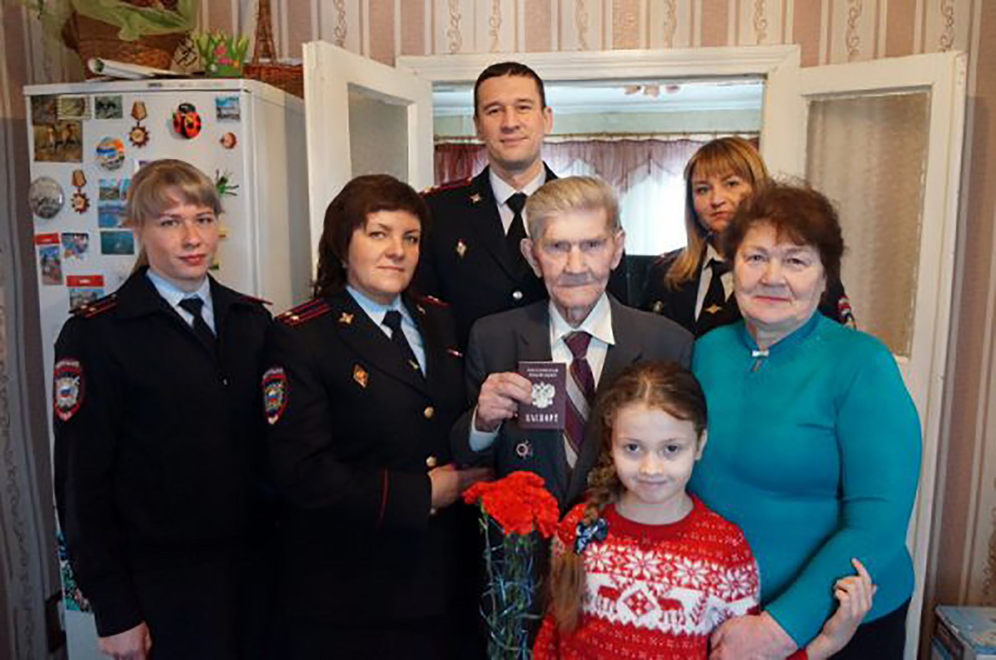 Депутат «Единой России» помог ветерану получить российское гражданство