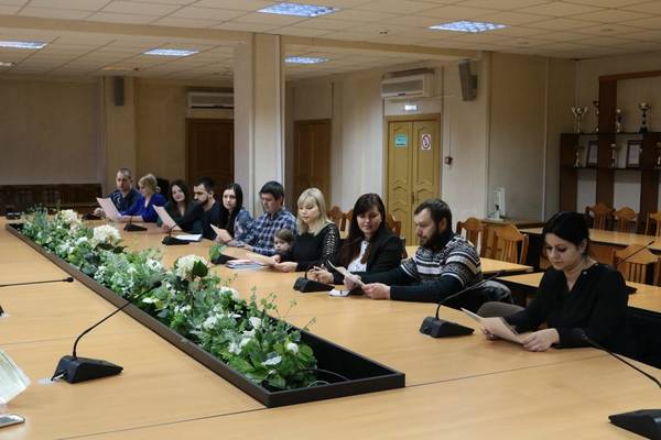 В Брянской мэрии 15 многодетным семьям выдали сертификаты на жильё