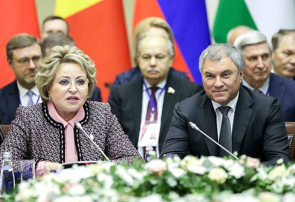 Валентина Матвиенко и Вячеслав Володин пожелали Александру Богомазу в день рождения успехов