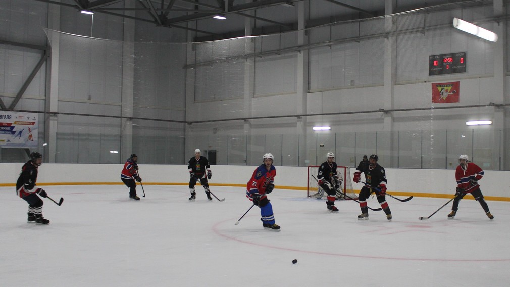 В брянской Суземке состоялся ежегодный хоккейный турнир памяти Владимира Евсютина