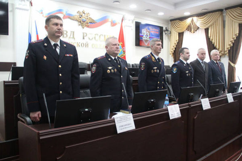 В Брянске ко Дню защитника Отечества наградили 29 сотрудников полиции и ветеранов ОВД