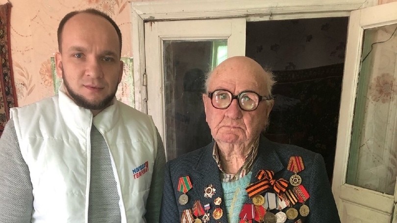 Брянские молодогвардейцы встретились с ветераном из Погара