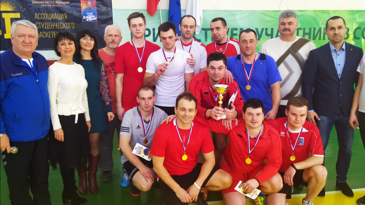 Турнир среди дворовых футбольных команд состоялся  15 февраля  в Брянске