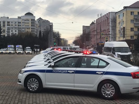 В Брянске состоялось торжественное вручение новых служебных автомобилей инспекторам ДПС
