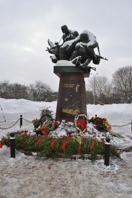 Ветераны-пограничники, сотрудники Пограничного управления ФСБ России по Брянской области чтят память воинов-интернационалистов