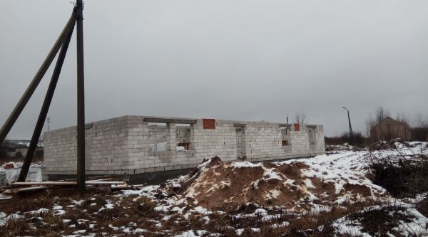 В Рогнедино продолжается строительство дома для детей-сирот и врачей