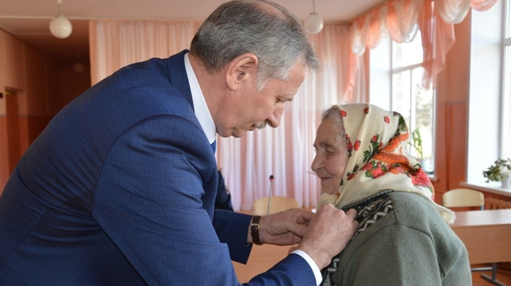 Стародубской труженице тыла вручили юбилейную медаль,  посвященную 75-летию Великой Победы