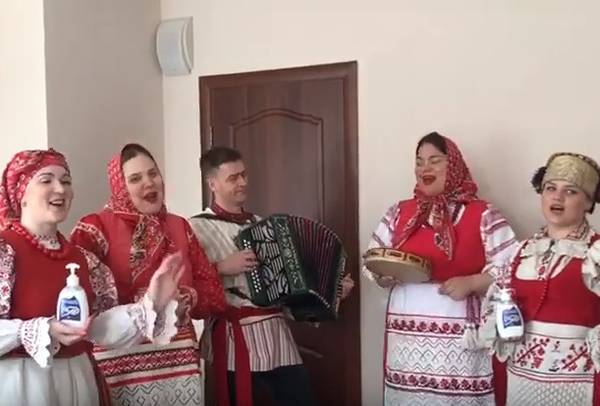 Брянский ансамбль в шуточной форме напомнил  о соблюдении мер предосторожности при угрозе коронавируса