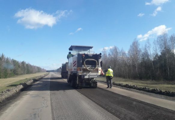 Специалисты ООО «Трубчевскагропромдорстрой» начали ремонт   участка региональной дороги Брянск-Новозыбков-Трубчевск
