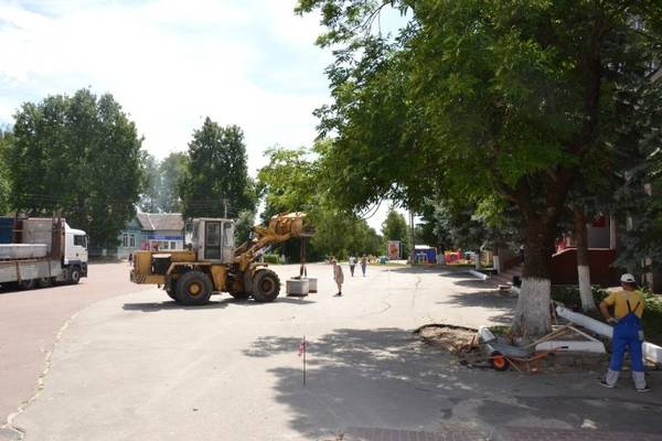 В центре брянской Навли осенью закончится ремонт аллей