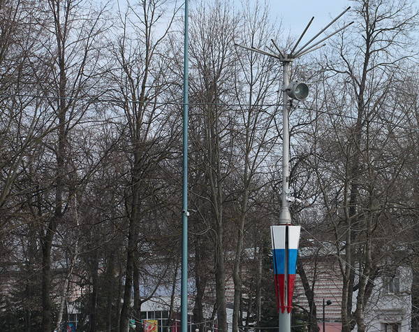 В Бежице установили 12 светодиодных прожекторов на площади у ДК БМЗ