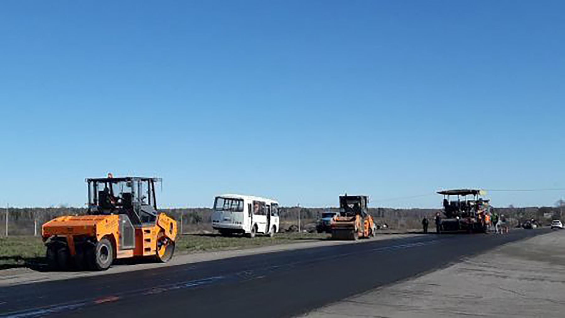 Возле трубчевского села Комягино идет ремонт участка трассы
