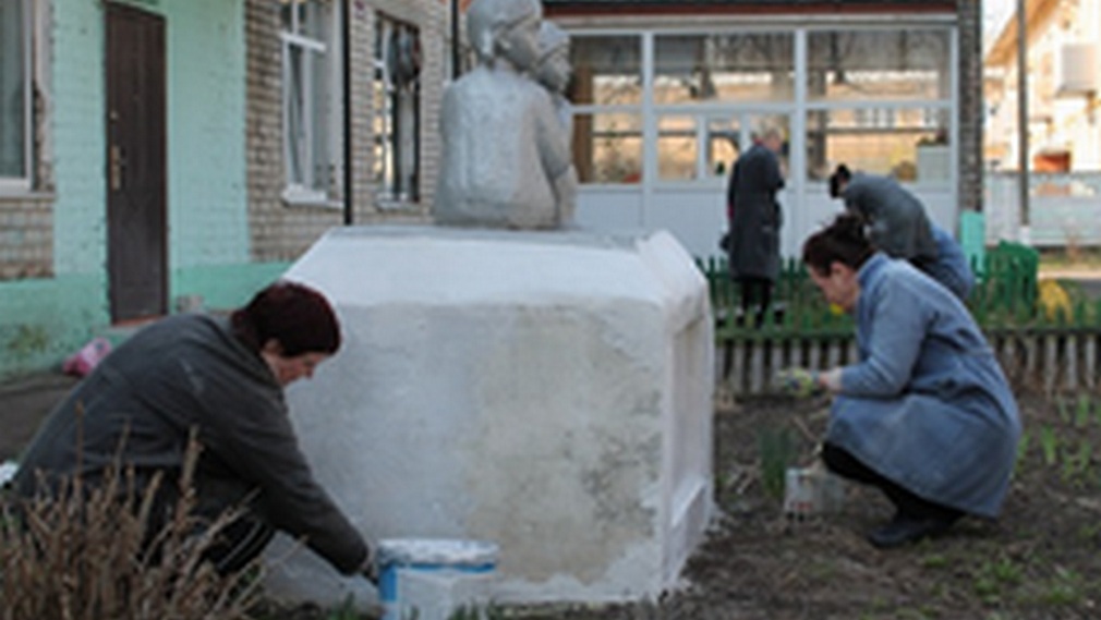 В Стародубе активисты вышли на субботник