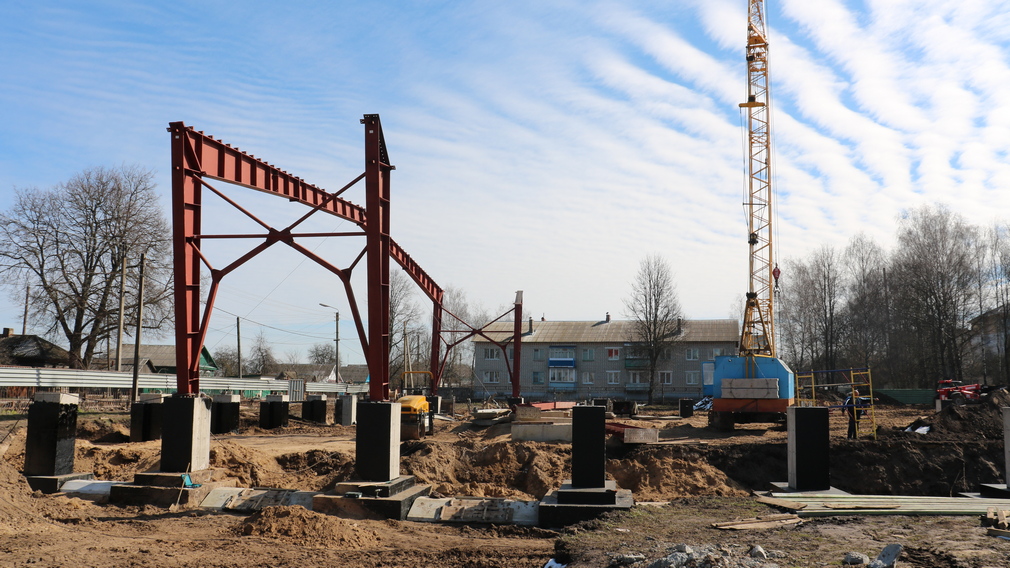 В будущем стародубском Ледовом дворце приступили к монтажу металлоконструкций