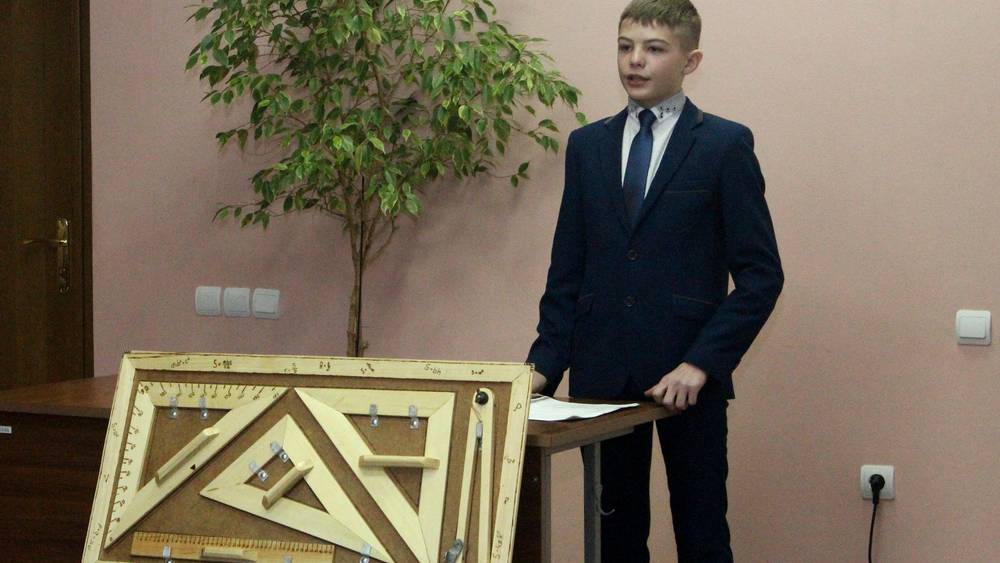 Брянский школьник сделал своими руками набор чертежных инструментов