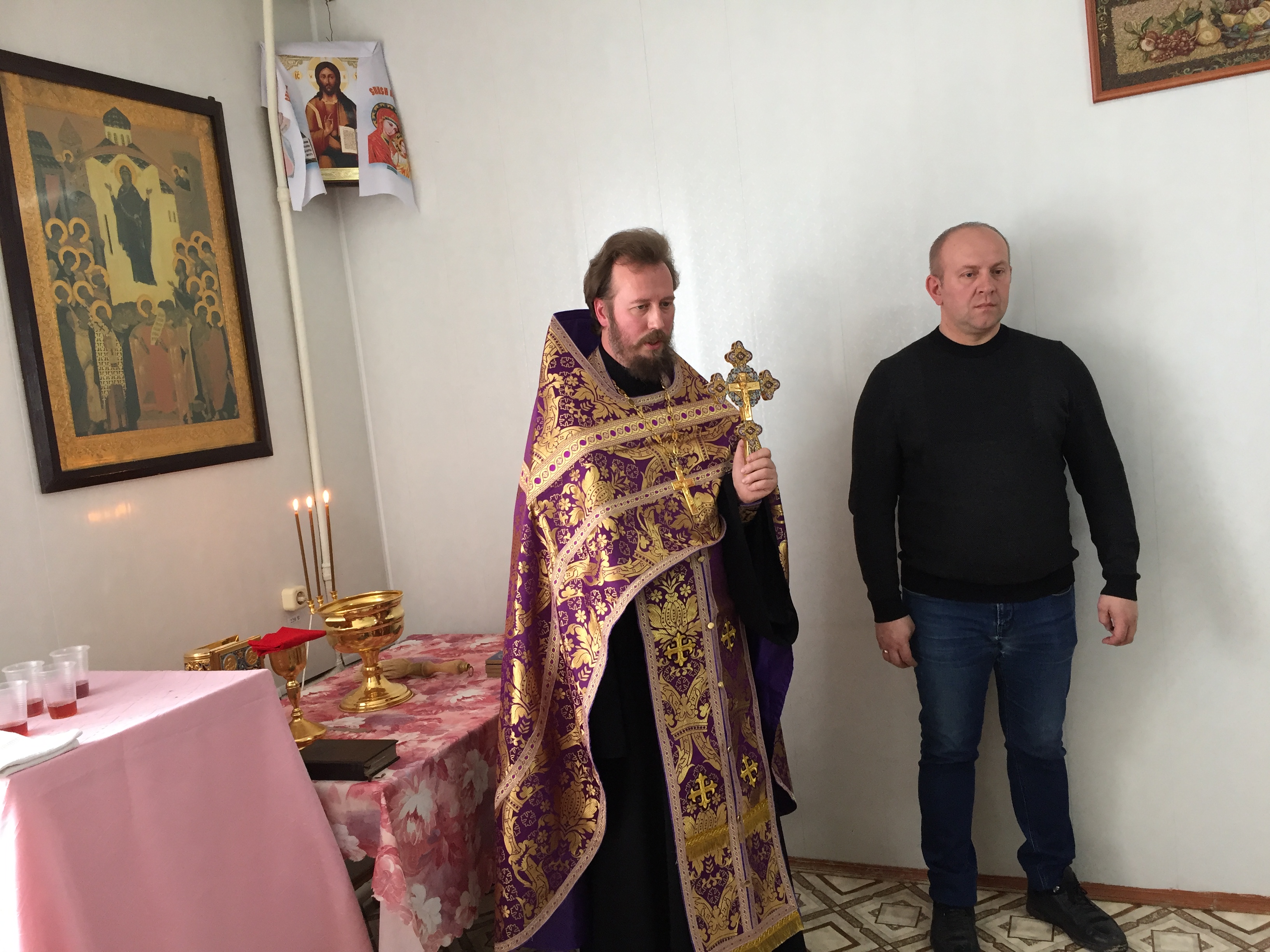 Благочинный Карачевского  церковного округа  и ктитор строящегося Тихвинского храма посетили Дом-интернат для пожилых людей и инвалидов п. Теплое