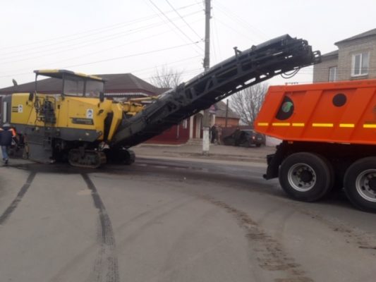В брянском Новозыбкове ремонтируют дорогу  по улице Первомайской
