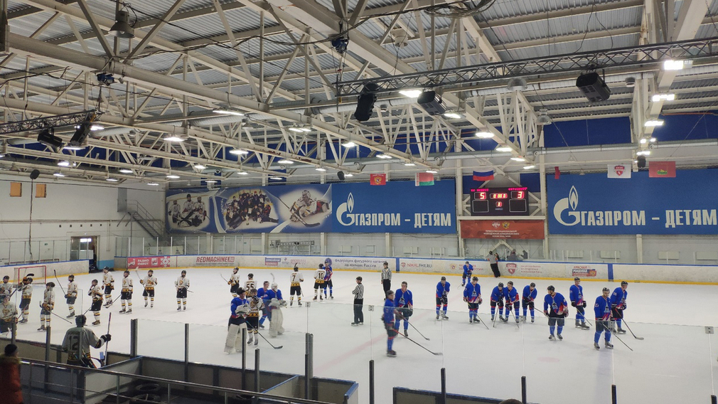 В  Брянском Ледовом Дворце  стартовал заключительный матч Первенства национальной молодежной хоккейной лиги.