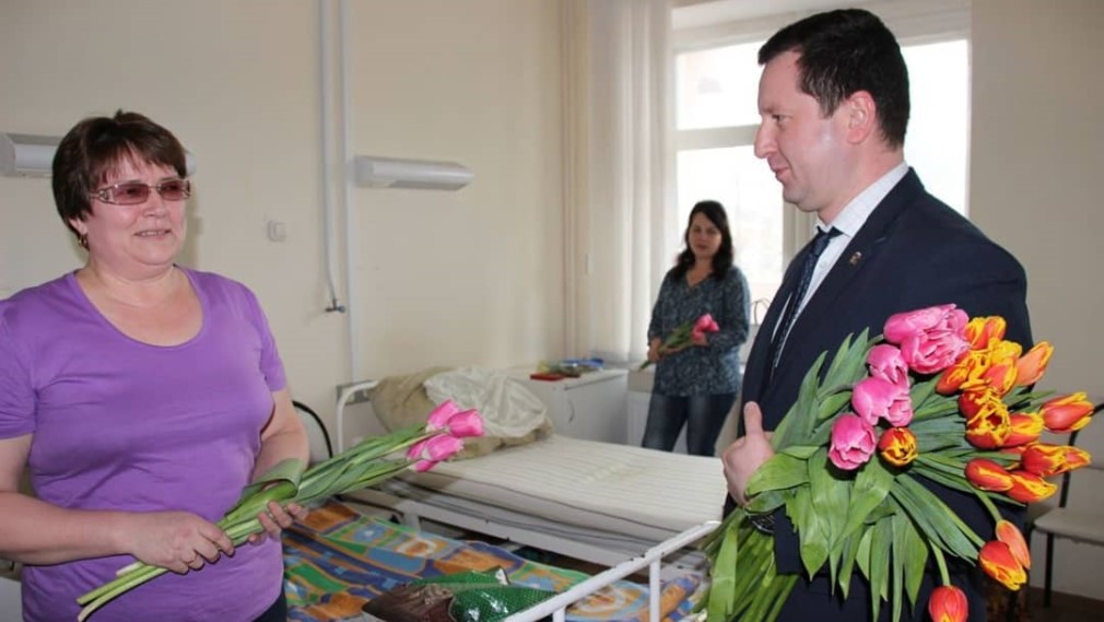 В Почепской районной больнице Брянщины женщин поздравили с праздником 8 Марта