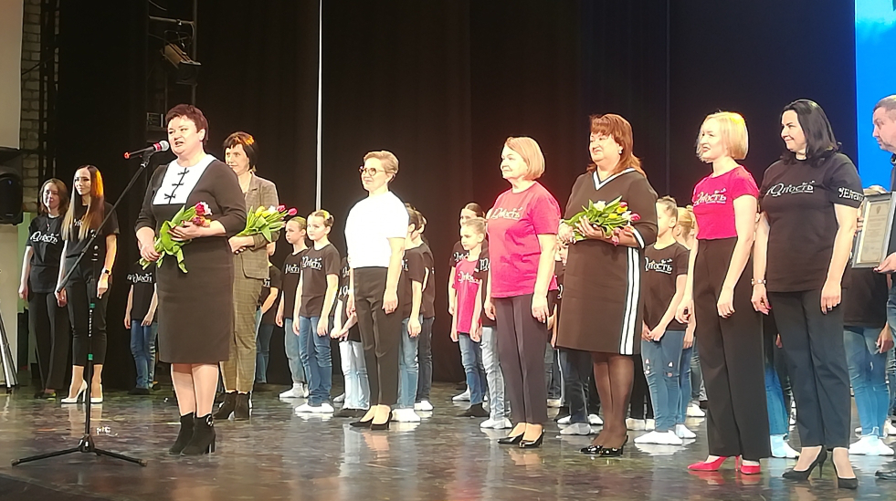 Почетное звание присвоили руководителю брянского ансамбля «Юность»