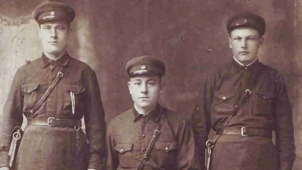 На российском канале прошла трансляция прощания с прахом  красноармейца, захороненного в Брянской области.