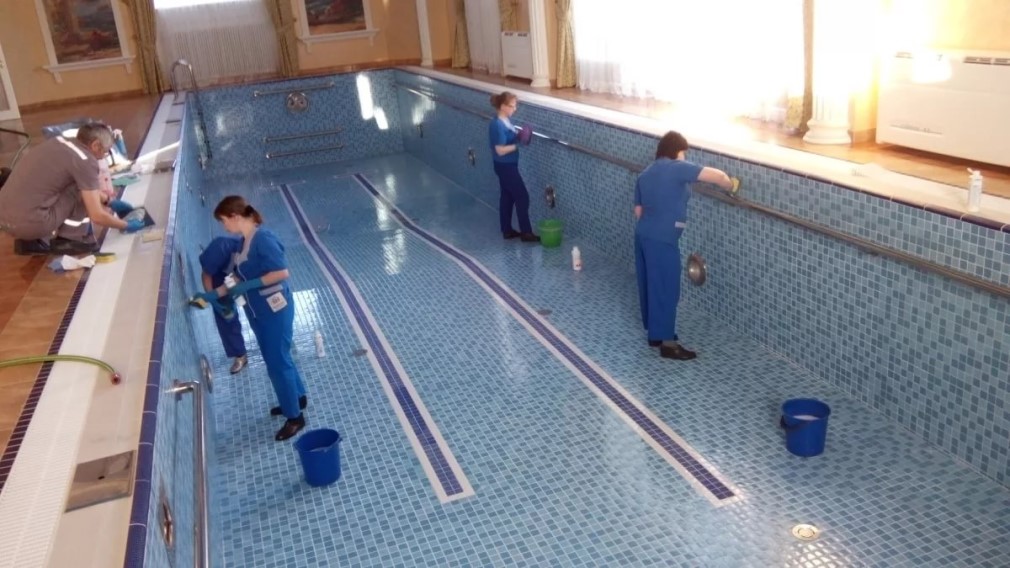 В школах Брянска будут ремонтировать бассейны