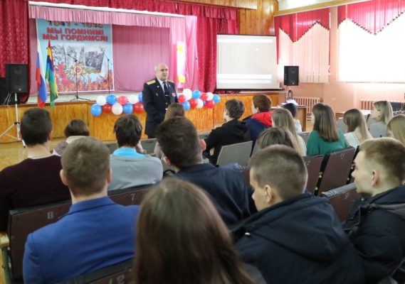 Тематические беседы «Мы против терроризма!»  провели для старшеклассников школ Новозыбкова