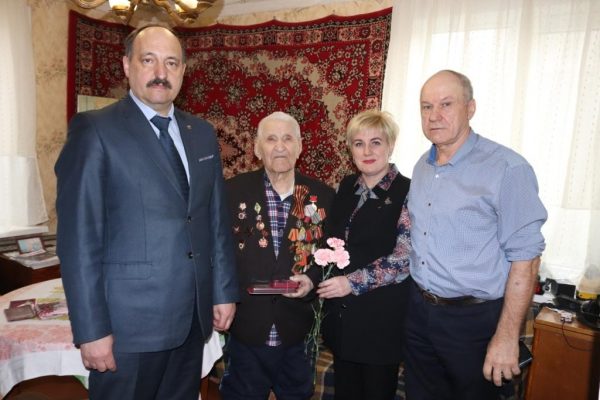 Ветеранам  брянского Трубчевская вручили памятные медали «75 лет победы в Великой Отечественной войне 1941-1945 гг.»