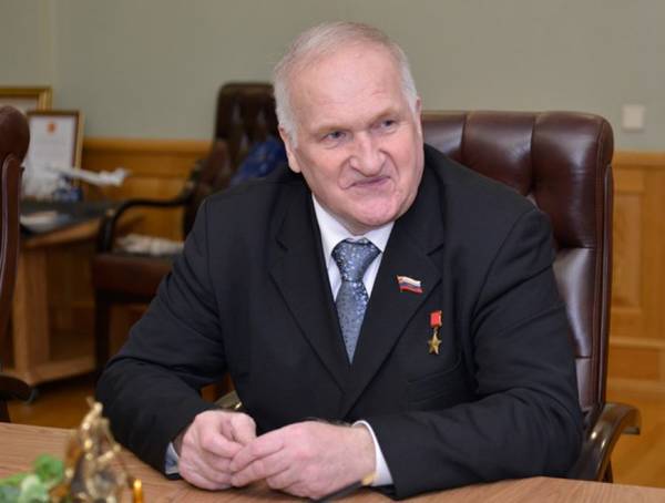 Александр Богомаз поздравил героев космоса с Днем космонавтики