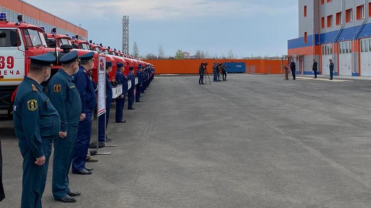 Губернатор Брянщины вручил ключи от 17 спецавтомобилей противопожарной службе