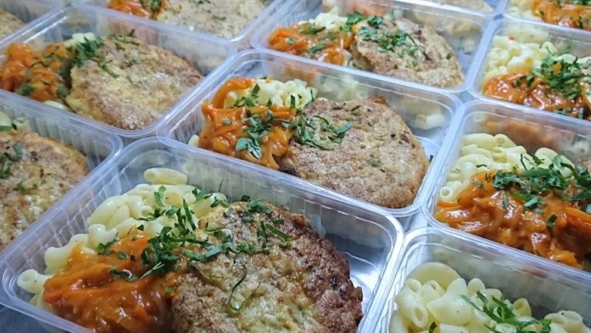 Волонтерам брянского оперштаба доставляют бесплатное горячее питание