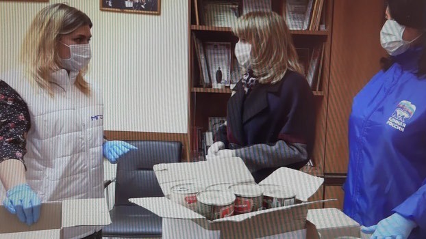 Сенатор Галина Солодун передала продукты нуждающимся брянцам