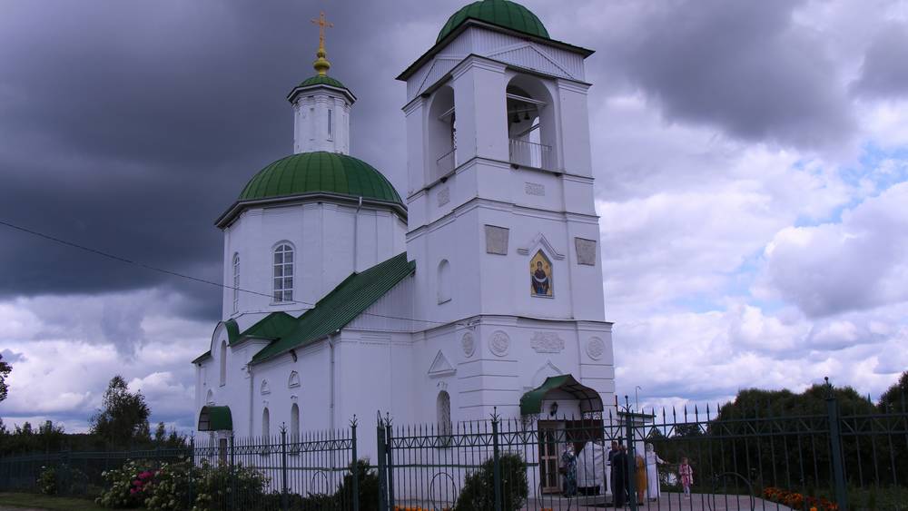 В Брянской области посещать храмы разрешено только священнослужителям