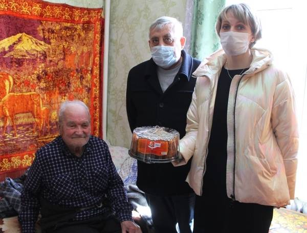 В брянском Трубчевске  ветерана Великой Отечественной  войны поздравили с 95-летним юбилеем