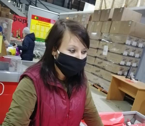 Брянца в «Светофоре» возмутила толпа народа возле кассы