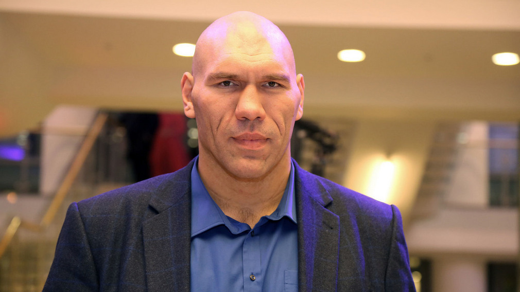 Брянским ветеранам окажет помощь депутат Госдумы Николай Валуев