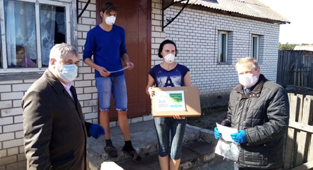 Многодетная семья из Жуковки получила в подарок ноутбук